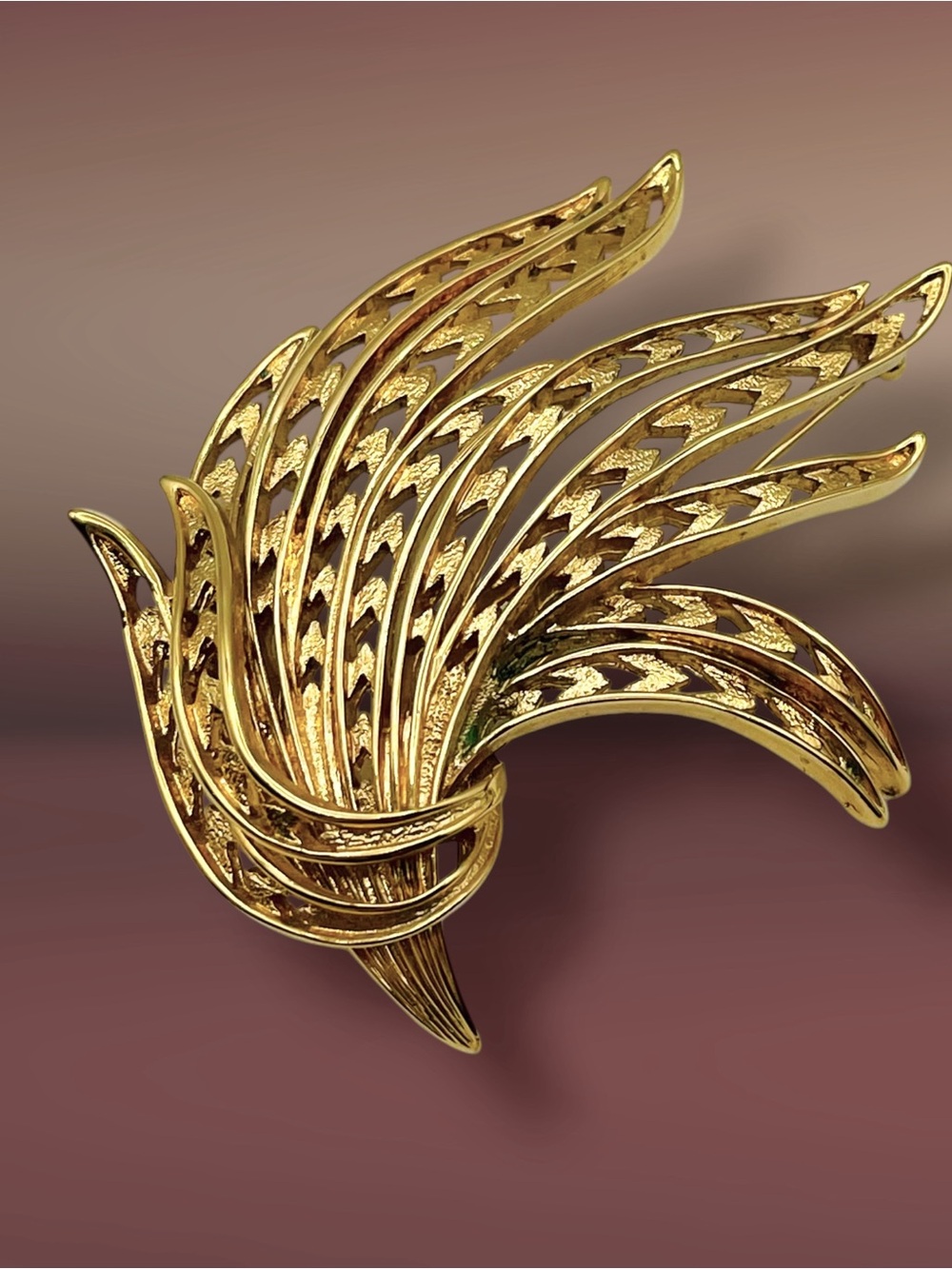 Vintage Monet Gold Tone Openwork Feather Plume Leaf Spray Statement Brooch